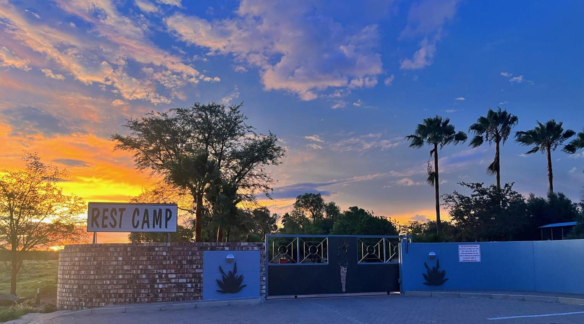 Апартаменты East Gate Rest Camp Buitepos Экстерьер фото