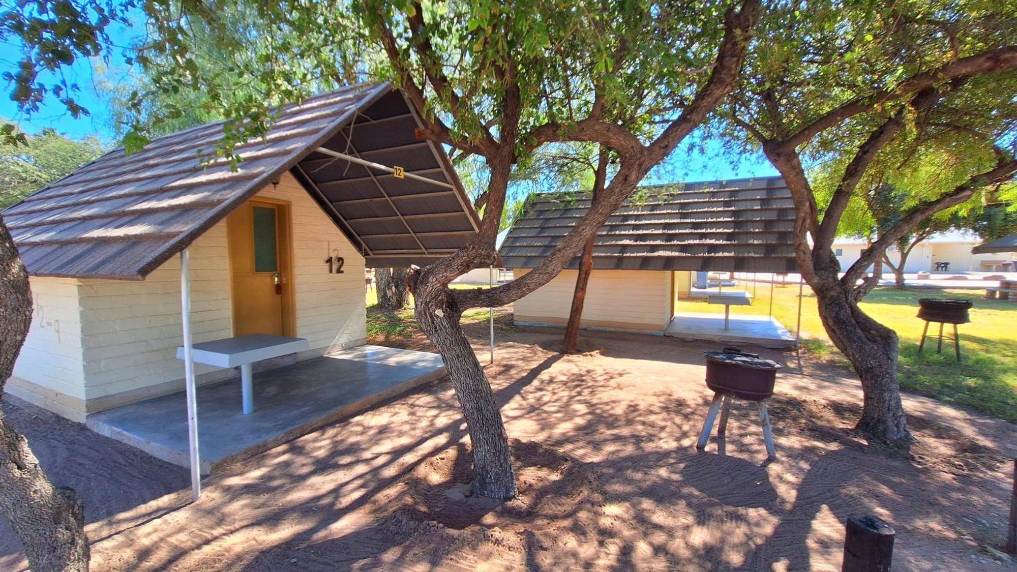 Апартаменты East Gate Rest Camp Buitepos Экстерьер фото