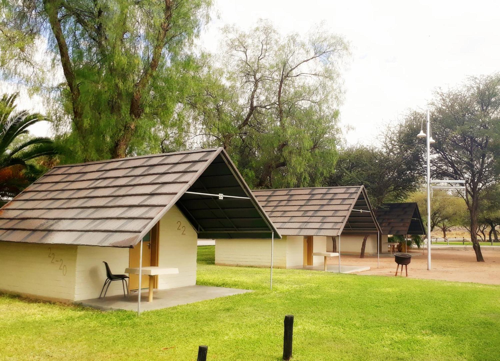 Апартаменты East Gate Rest Camp Buitepos Экстерьер фото