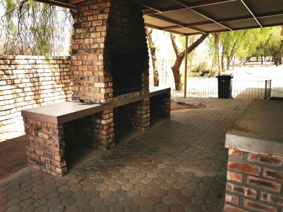 Апартаменты East Gate Rest Camp Buitepos Экстерьер фото