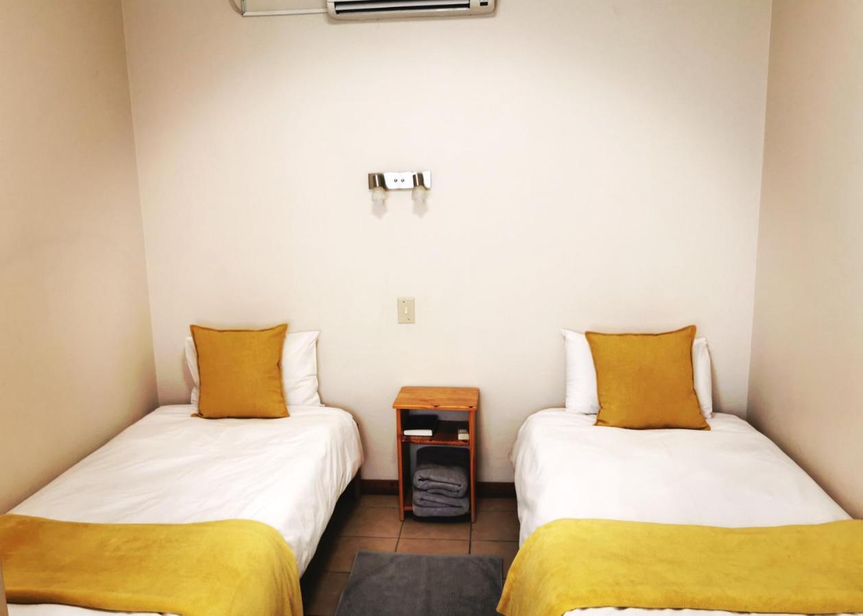 Апартаменты East Gate Rest Camp Buitepos Экстерьер фото